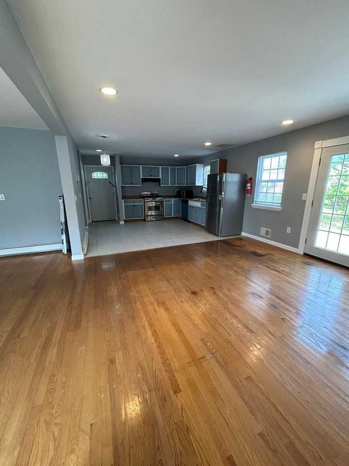 302 Atkins Ave - Photo 5 of 30