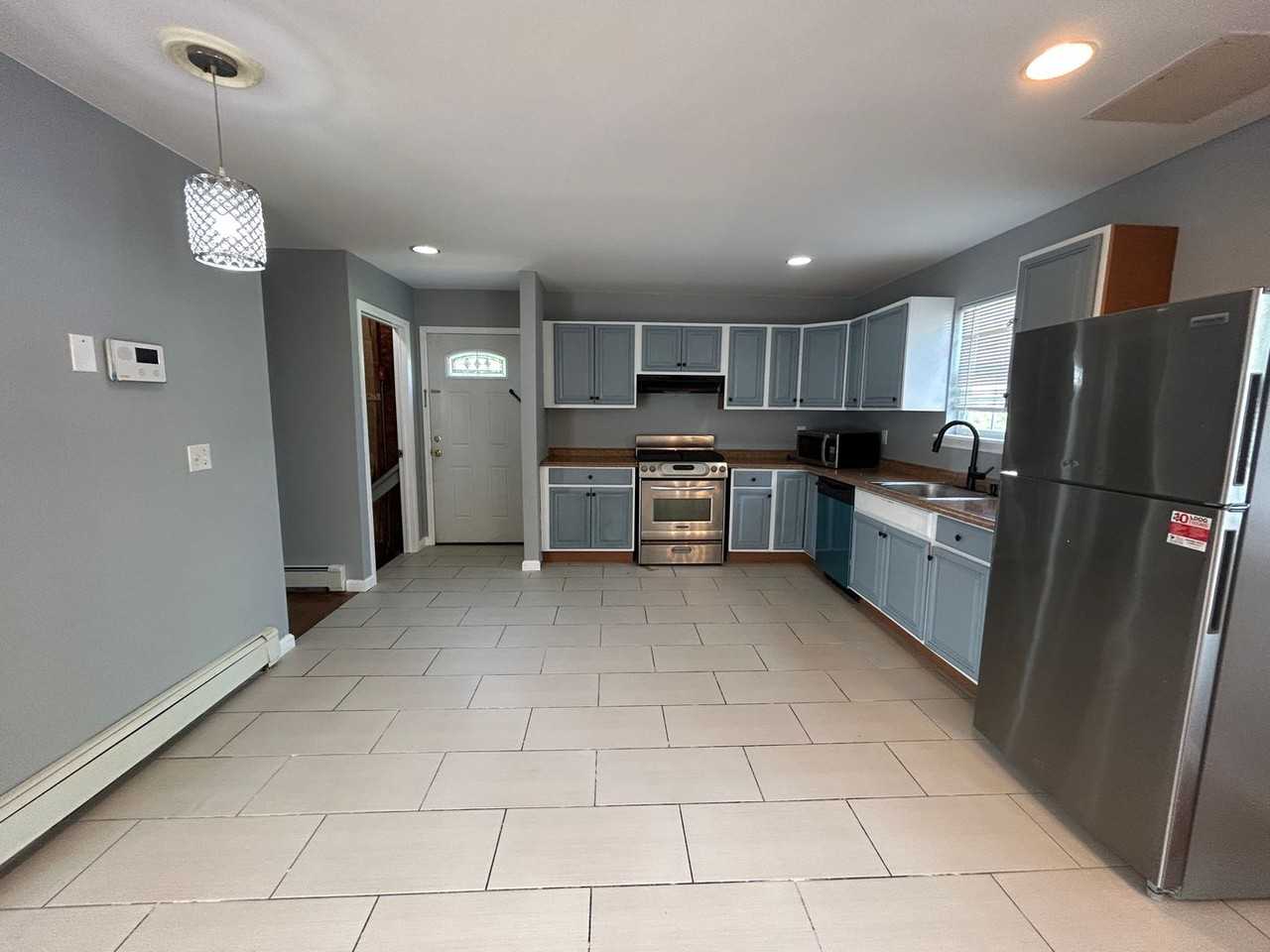 302 Atkins Ave - Photo 7 of 30