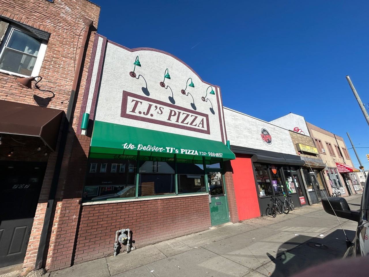 406 Comstock St - Photo 3 of 16