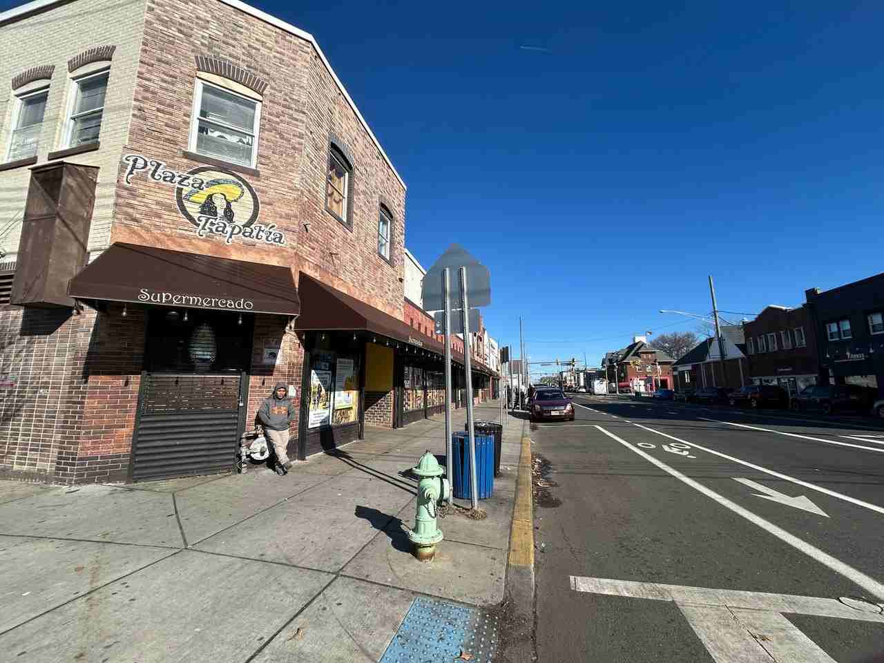 406 Comstock St - Photo 4 of 16