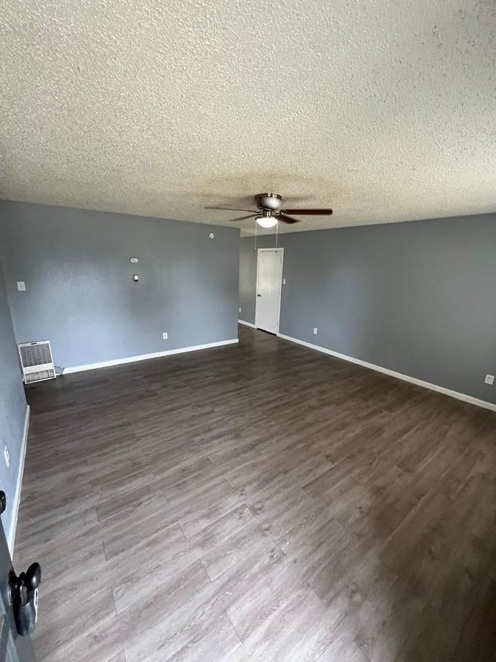 2608 E Colgate St - Photo 6 of 13