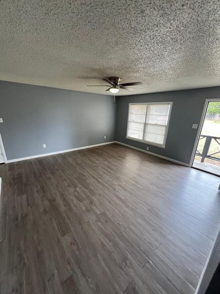 2608 E Colgate St - Photo 7 of 13