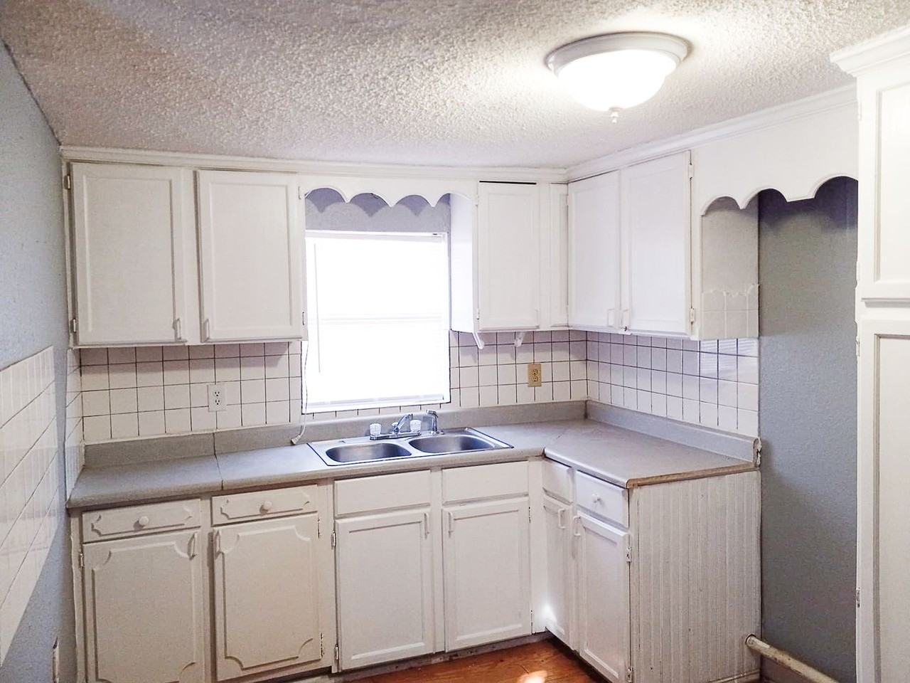 710 9th St - Photo 4 of 10