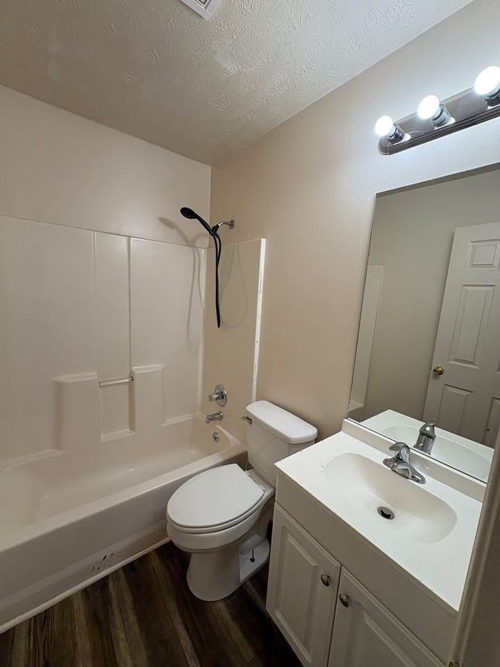 467 Darley Crk - Photo 4 of 10