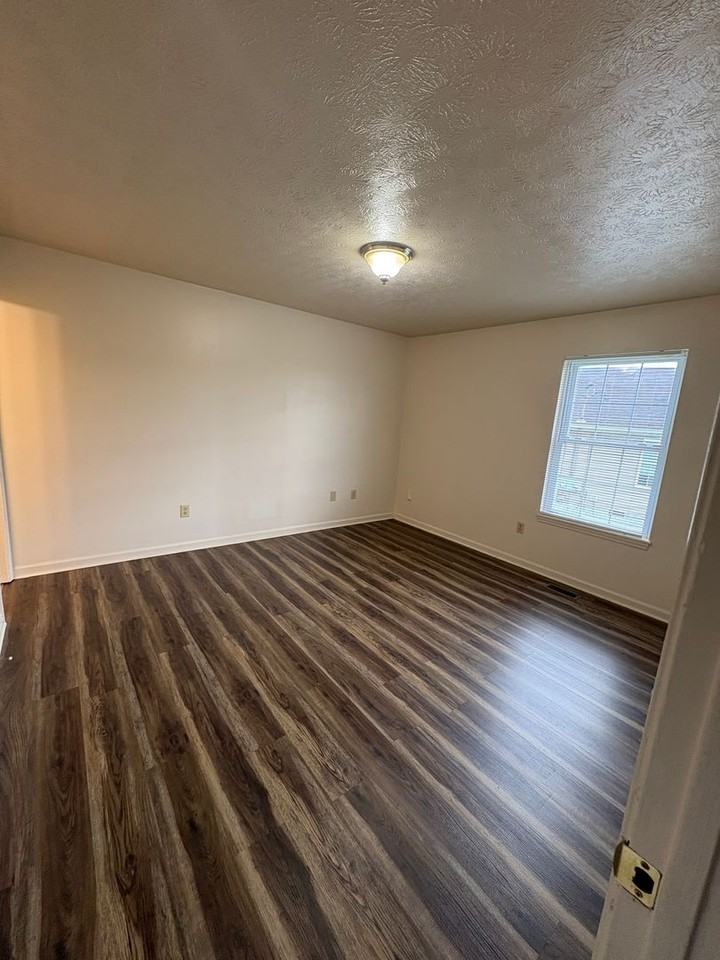 467 Darley Crk - Photo 7 of 10