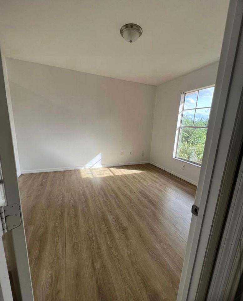 5548 Metrowest Blvd - Photo 5 of 10
