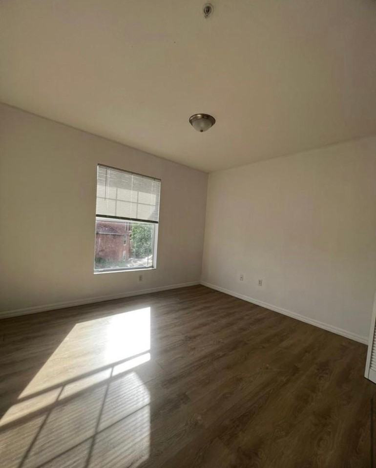 5548 Metrowest Blvd - Photo 6 of 10