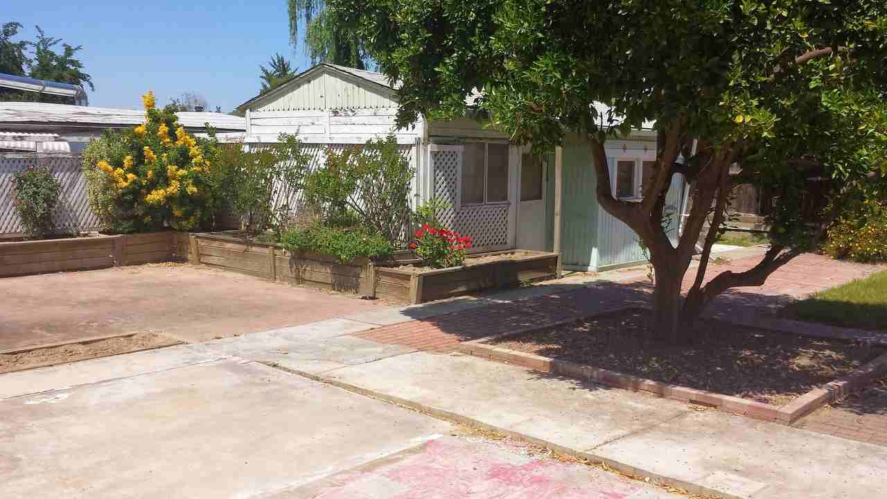 875 S Minaret Ave - Photo 6 of 10