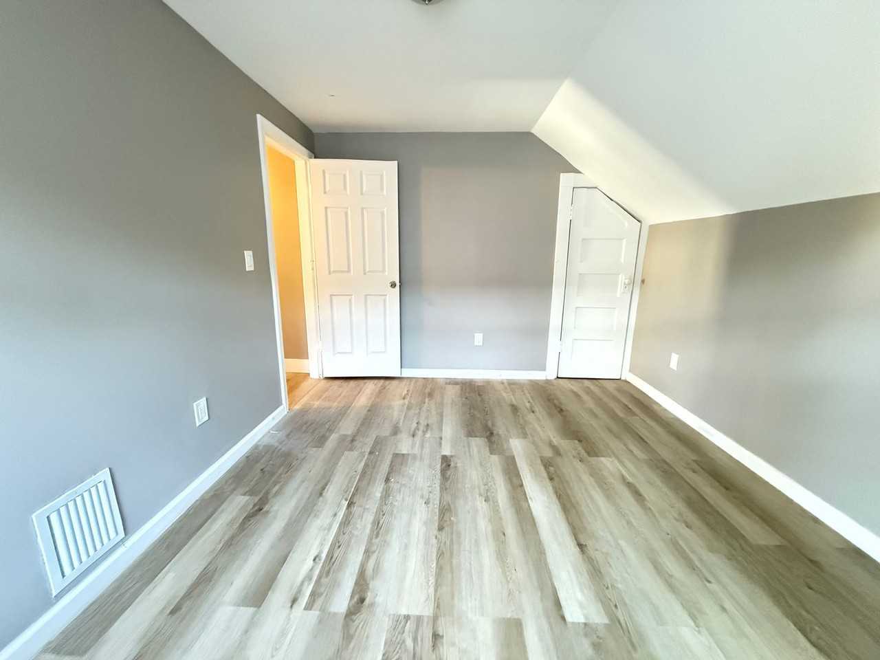 111 Marlborough St - Photo 4 of 11