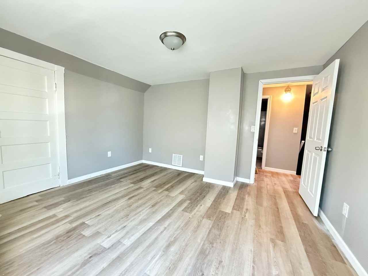 111 Marlborough St - Photo 6 of 11