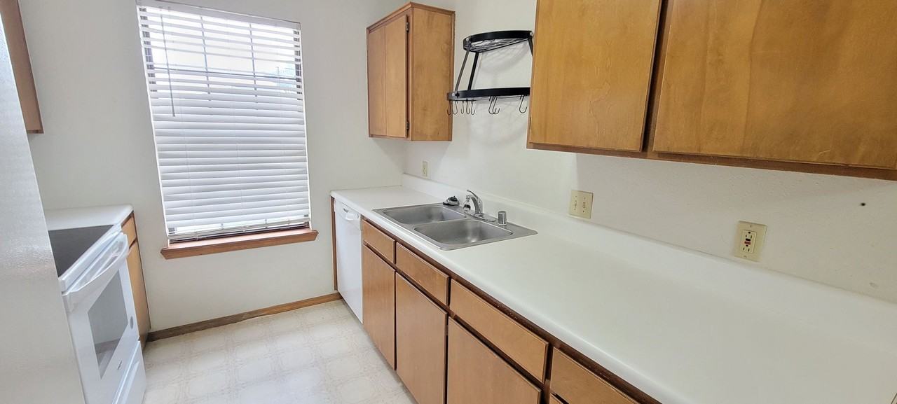 2813 Apache Rd - Photo 3 of 16