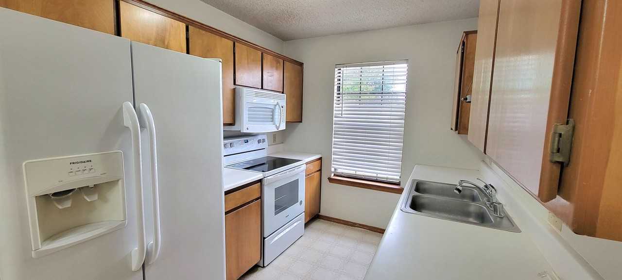 2813 Apache Rd - Photo 4 of 16