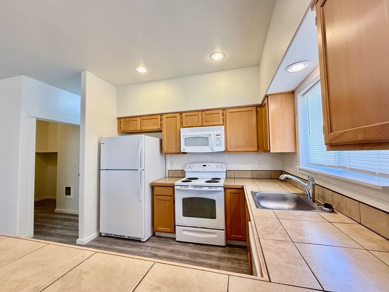 2223 Jakob Ave - Photo 4 of 13