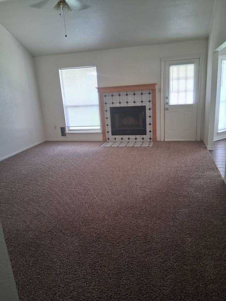 3806 Lone Oak Dr - Photo 3 of 27