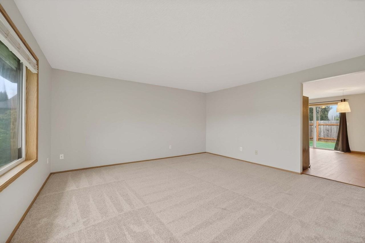 16905 Ne 19th St - Photo 2 of 23