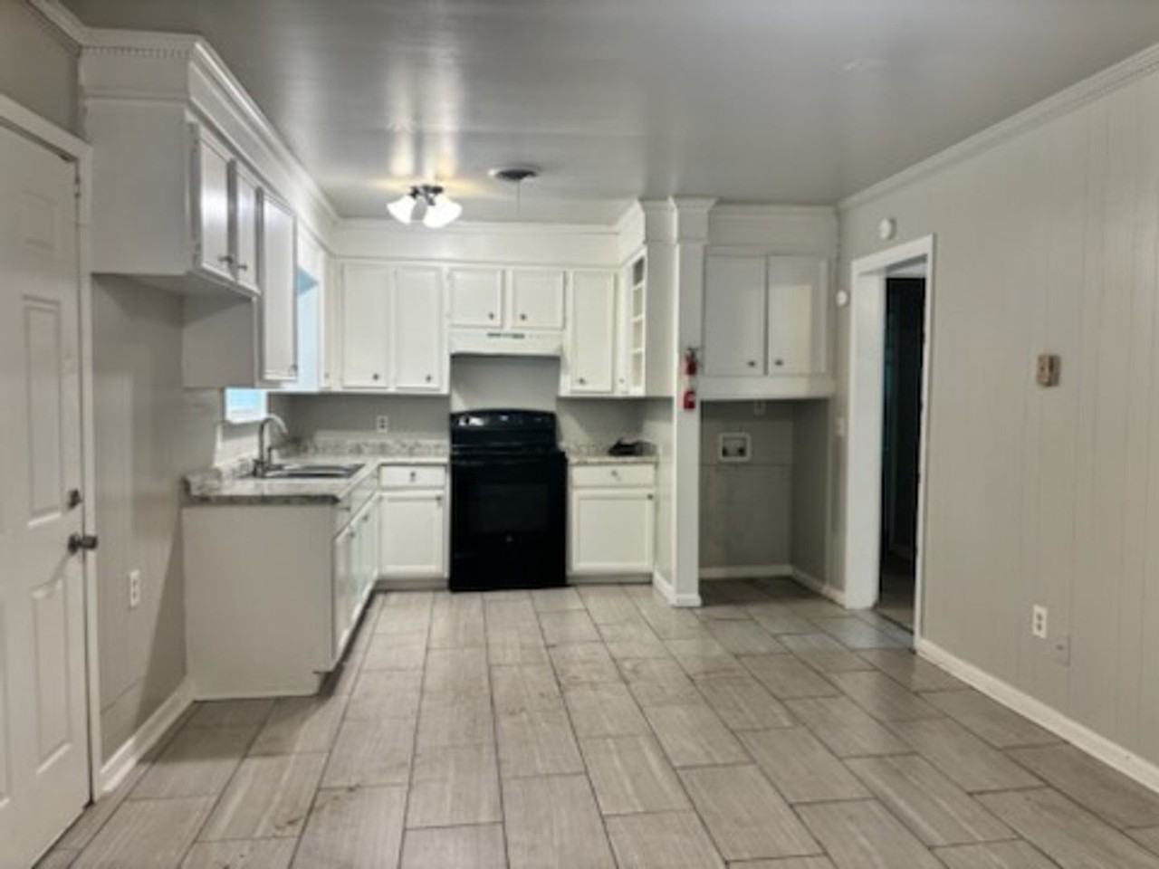 1554 Dianne Dr - Photo 2 of 10