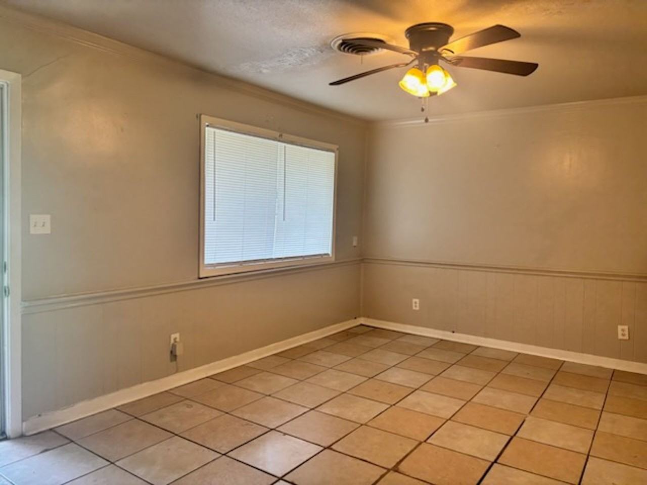 1554 Dianne Dr - Photo 3 of 10