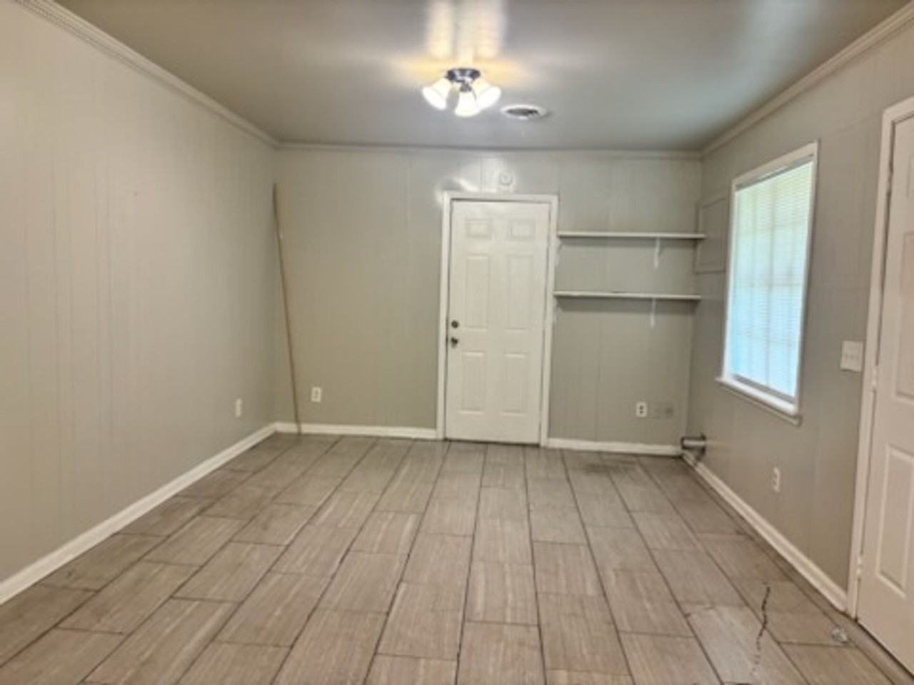 1554 Dianne Dr - Photo 4 of 10