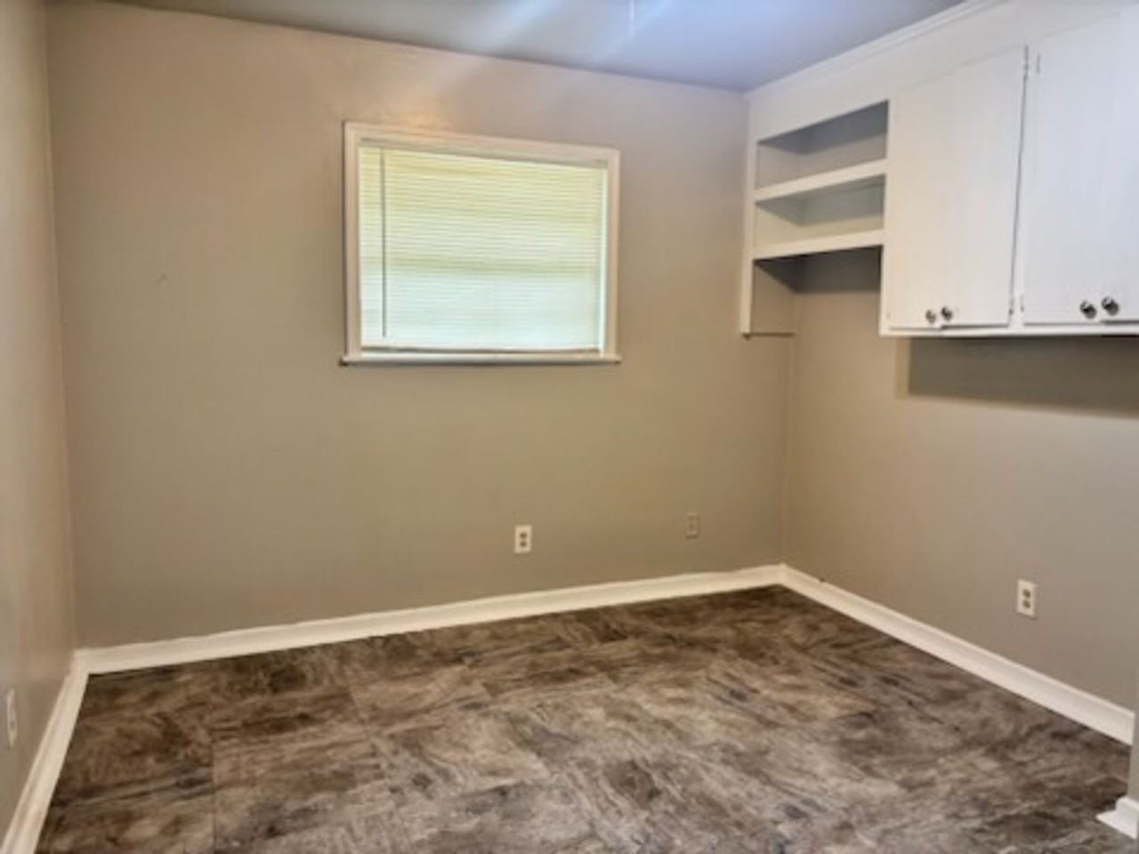 1554 Dianne Dr - Photo 5 of 10