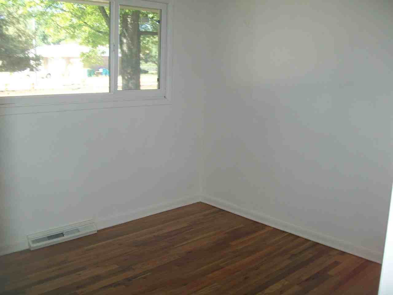 1912 W Elizabeth St - Photo 5 of 9