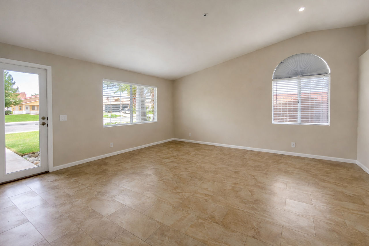 2058 W Fairview Dr - Photo 3 of 17