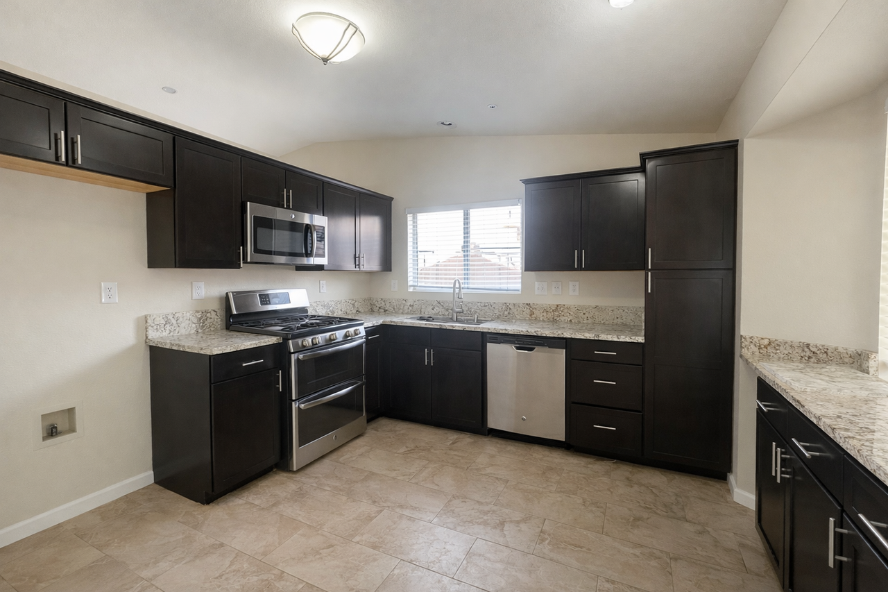 2058 W Fairview Dr - Photo 6 of 17