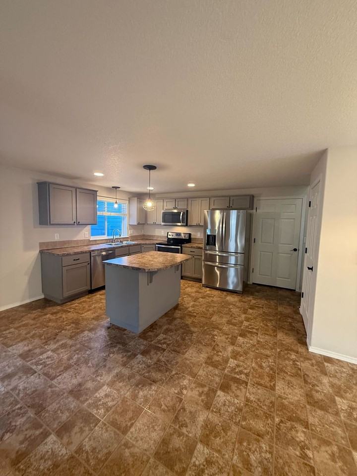 1215 Se 5th St - Photo 4 of 17