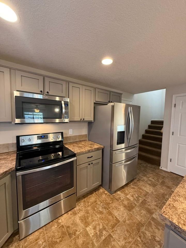 1215 Se 5th St - Photo 6 of 17