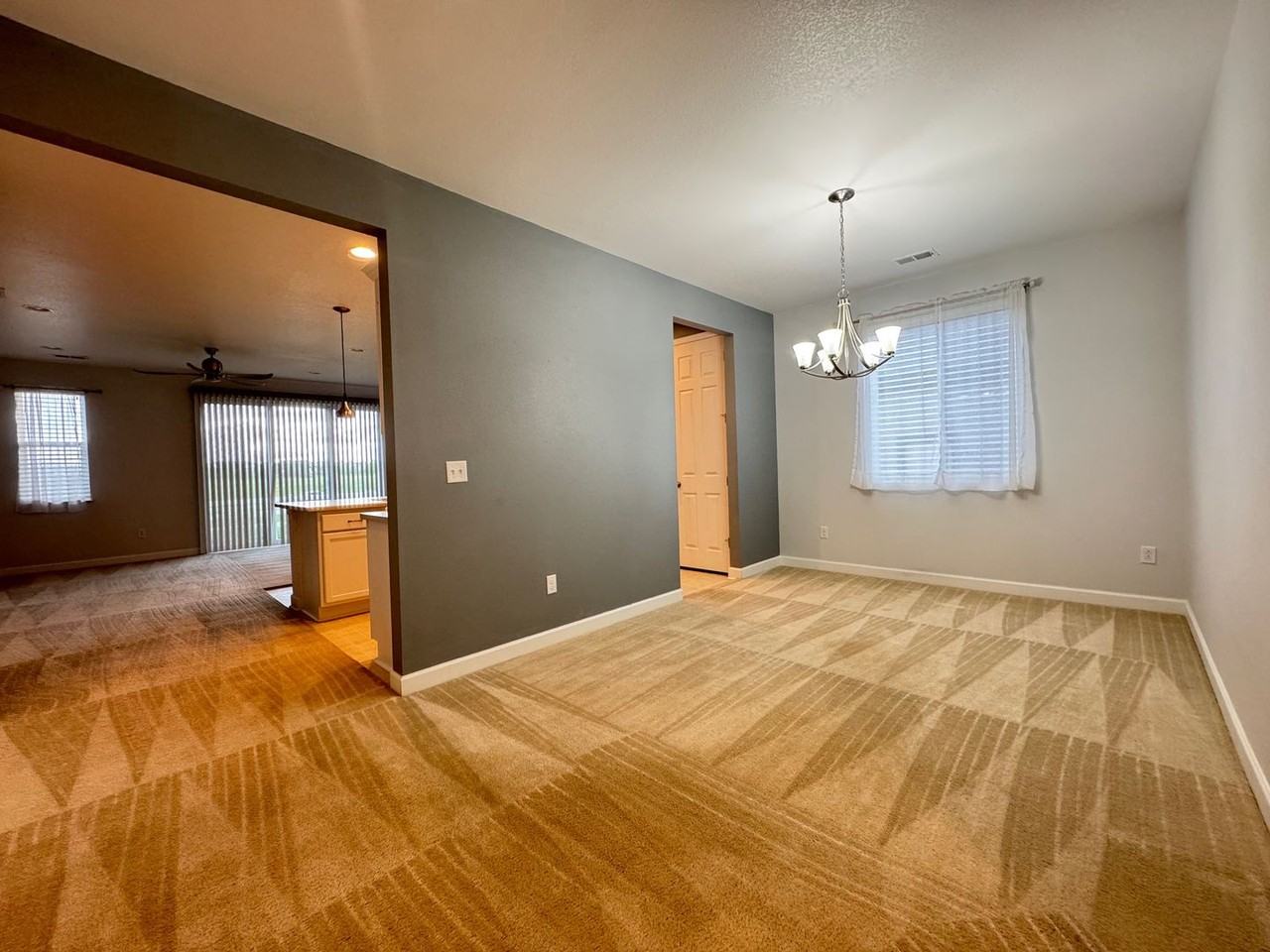 5286 Carmon Dr - Photo 2 of 18