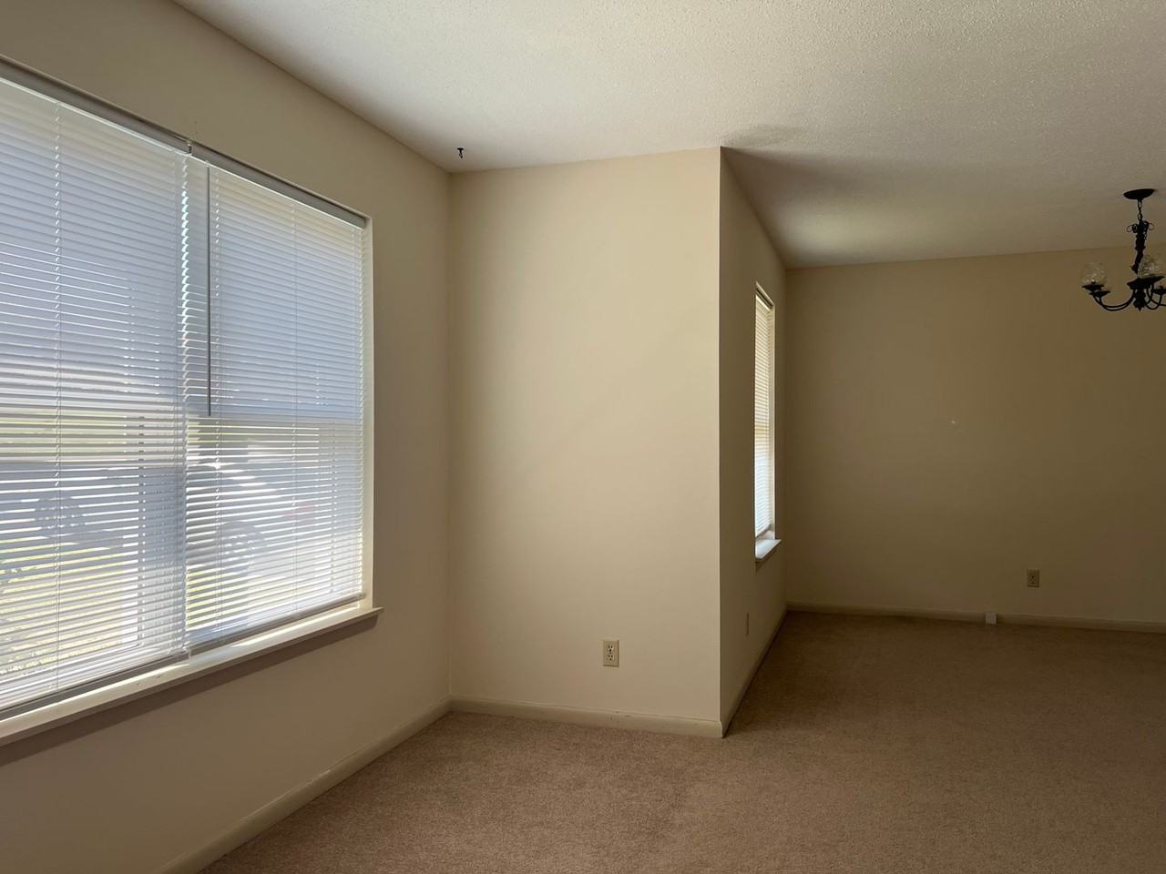 4612 N Cypress St - Photo 3 of 27