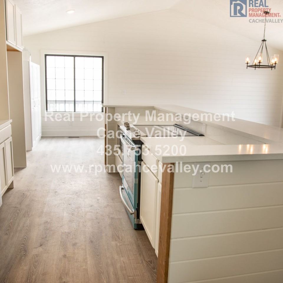 135 Bristol Rd - Photo 4 of 18