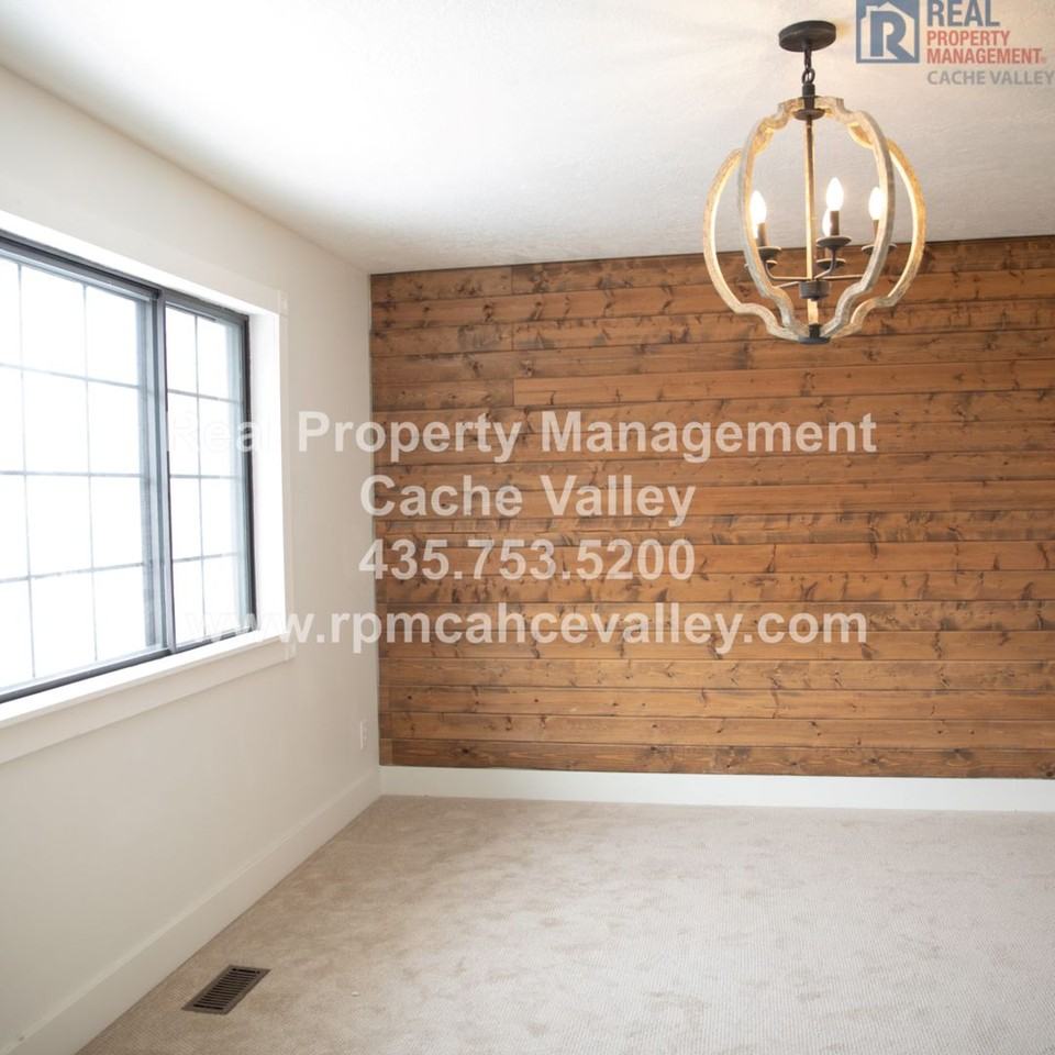 135 Bristol Rd - Photo 6 of 18