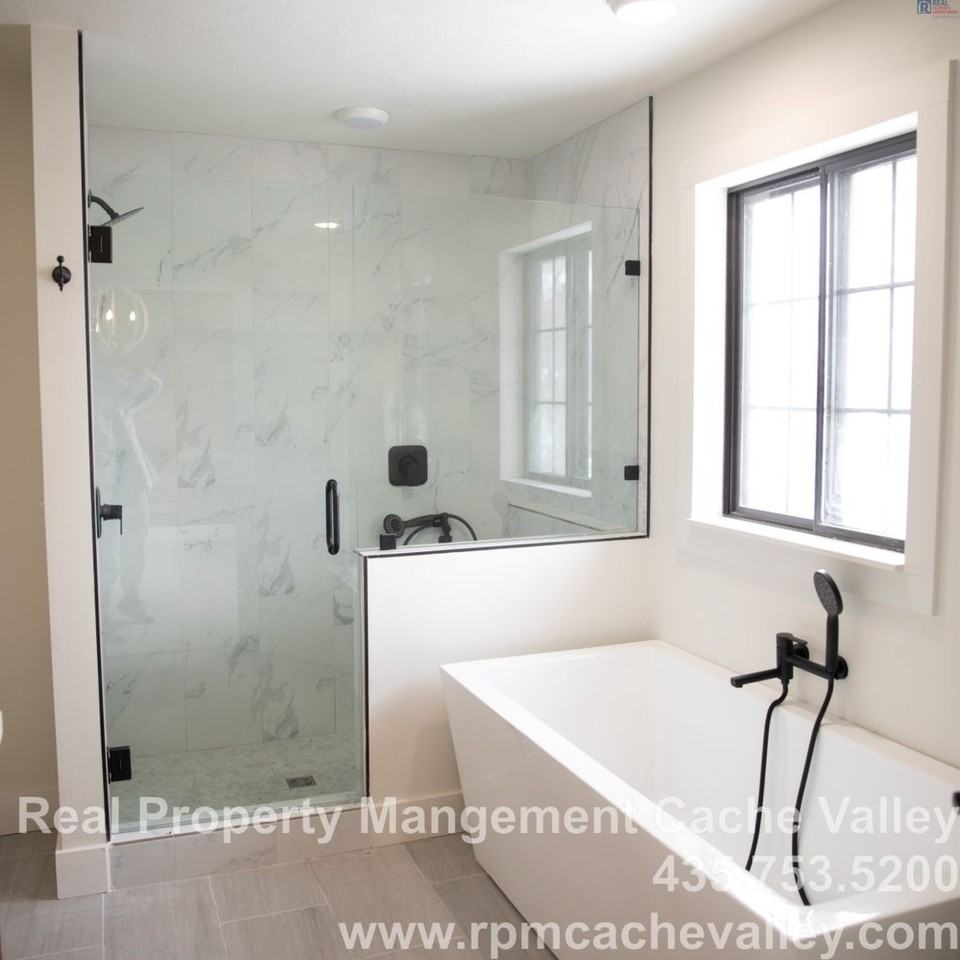 135 Bristol Rd - Photo 7 of 18