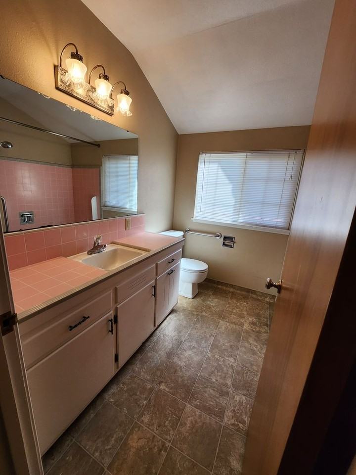 2205 Monticello Ave - Photo 4 of 30