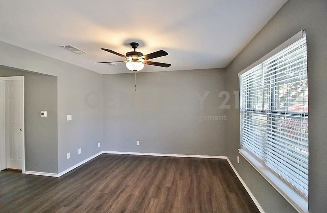 921 Cedar Ter - Photo 2 of 14