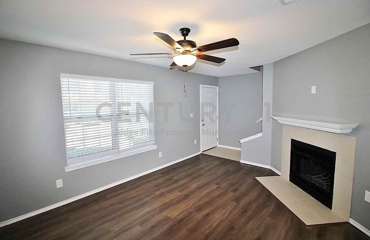 921 Cedar Ter - Photo 3 of 14