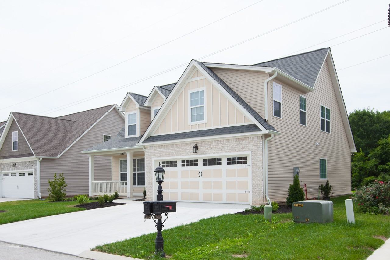 2524 Waterhaven Dr - Photo 2 of 15