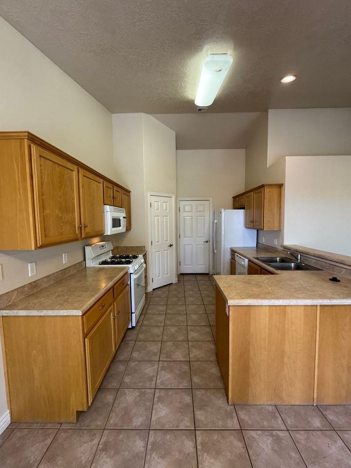 1434 Southern View Dr - Photo 6 of 19