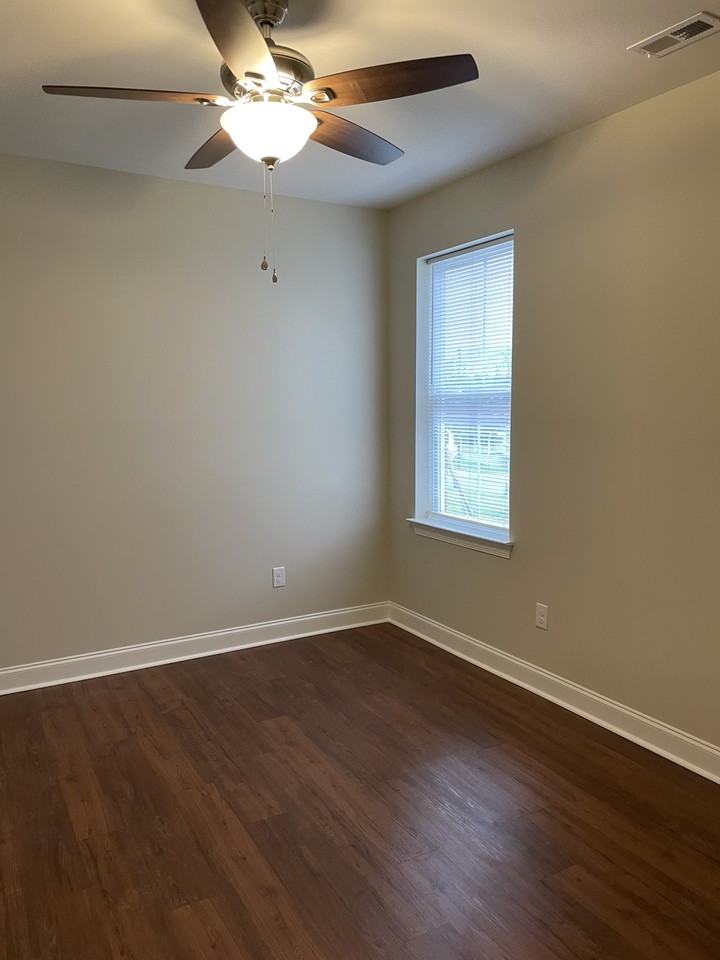 704 Moore St - Photo 7 of 21