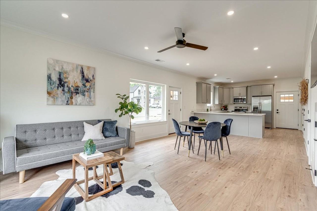 2519 E 12th St - Photo 2 of 22