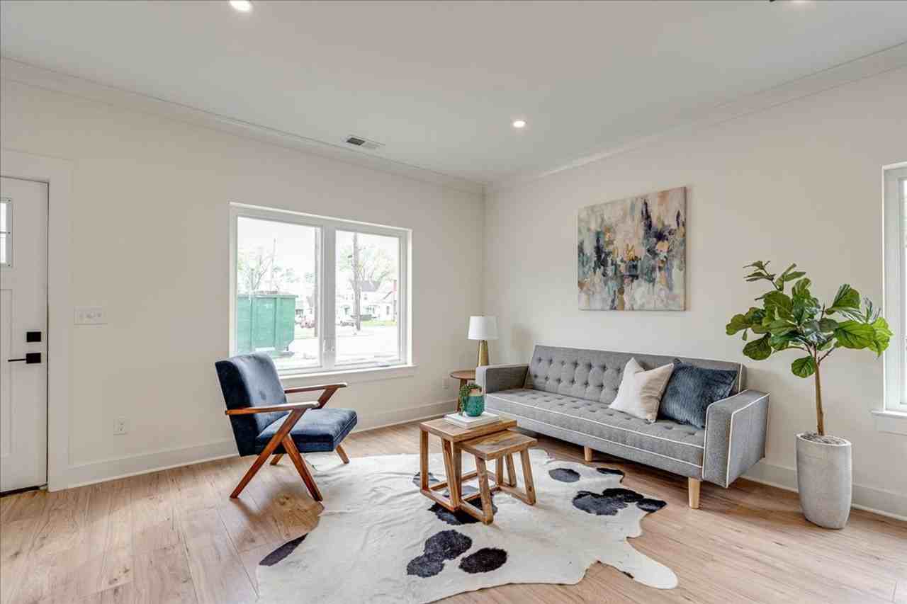 2519 E 12th St - Photo 4 of 22