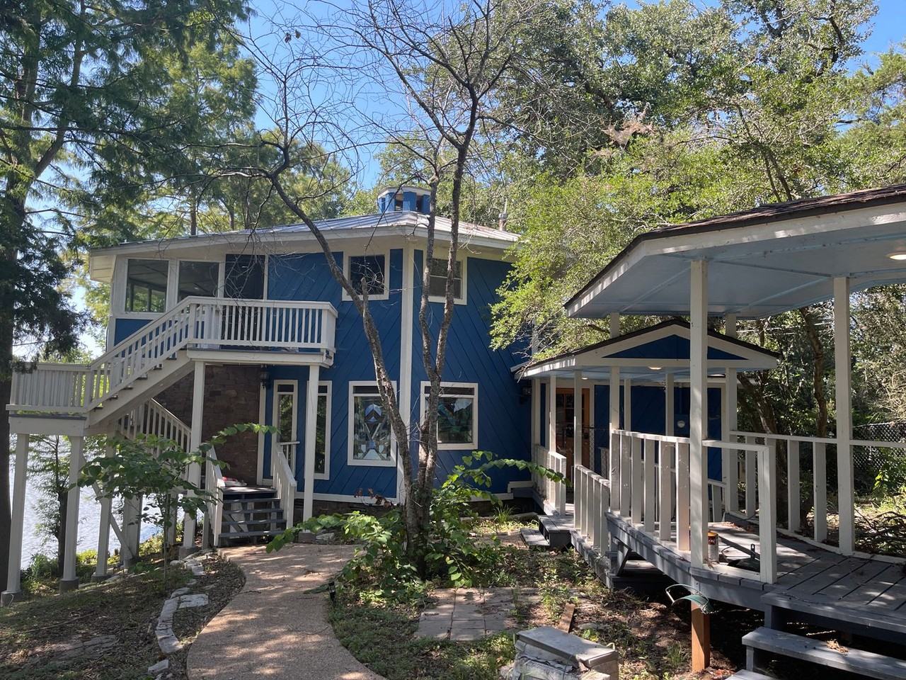 2204 Lake Dr - Photo 2 of 23