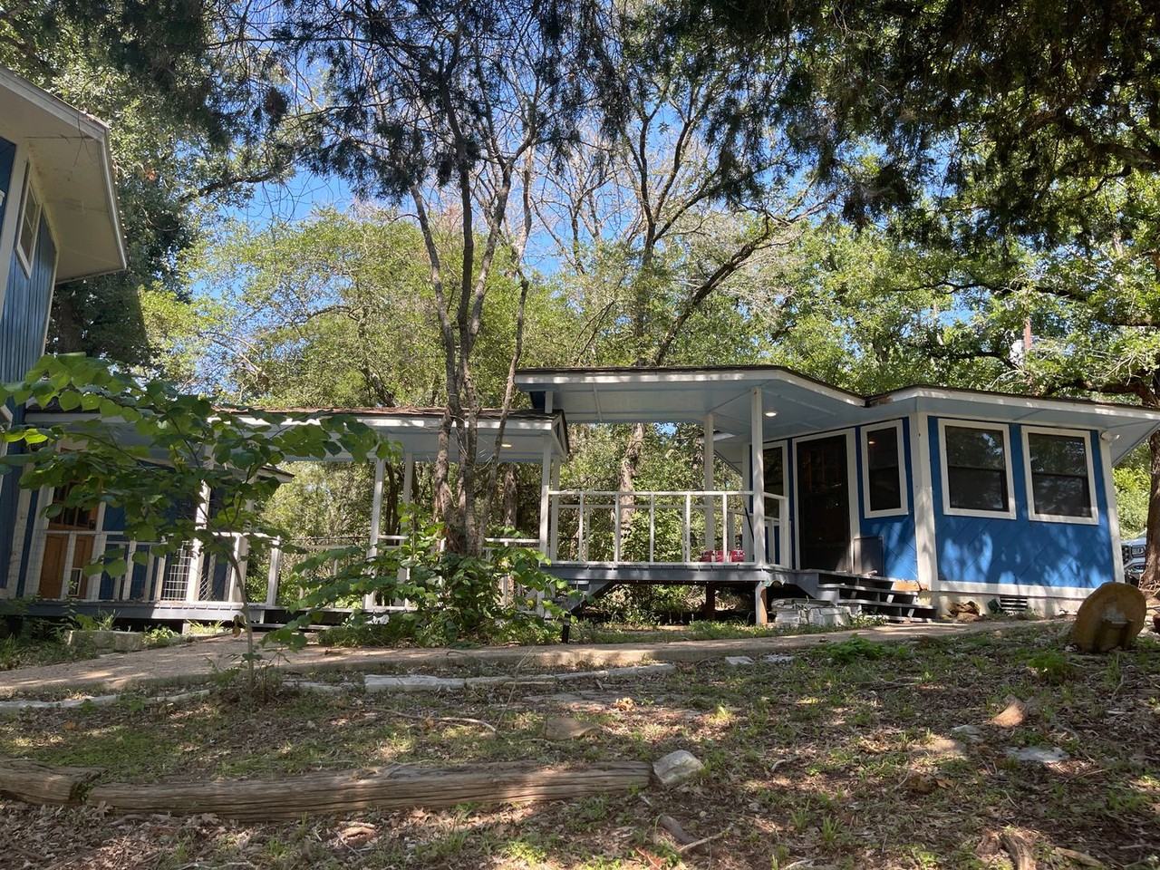 2204 Lake Dr - Photo 3 of 23