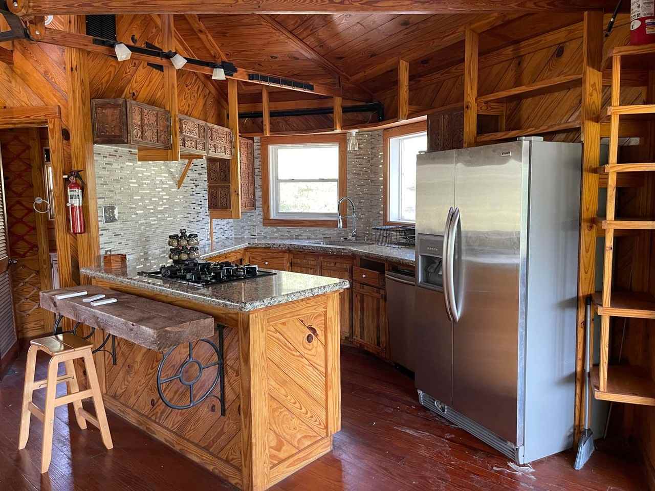 2204 Lake Dr - Photo 4 of 23