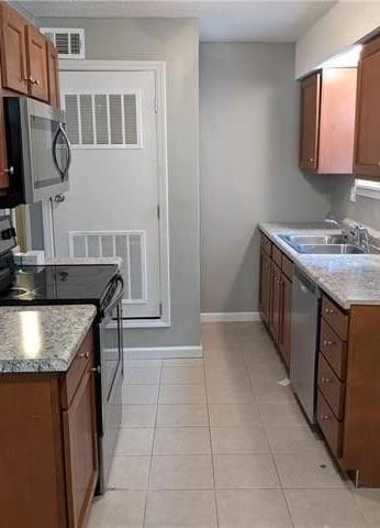 900 S Lexington St #B - Photo 2 of 12