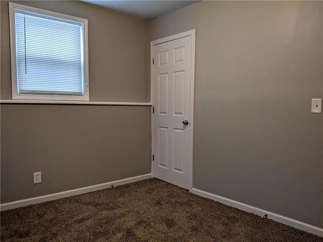 900 S Lexington St #B - Photo 3 of 12