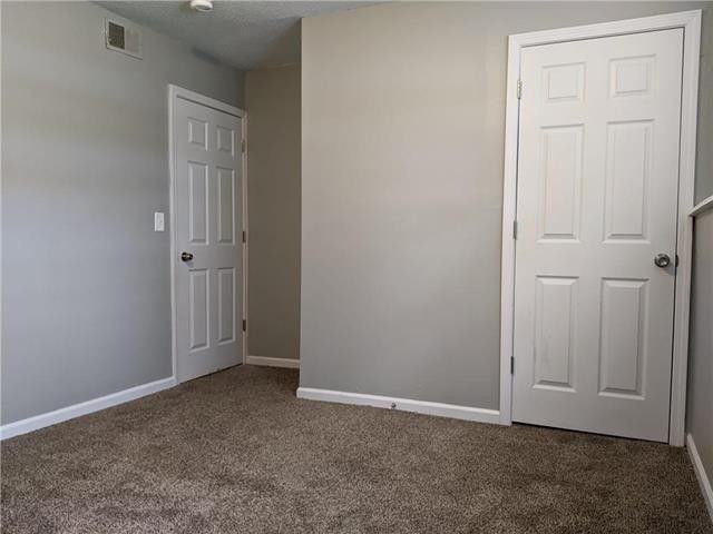 900 S Lexington St #B - Photo 6 of 12