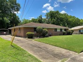 featured image of 915 Queensbury Dr