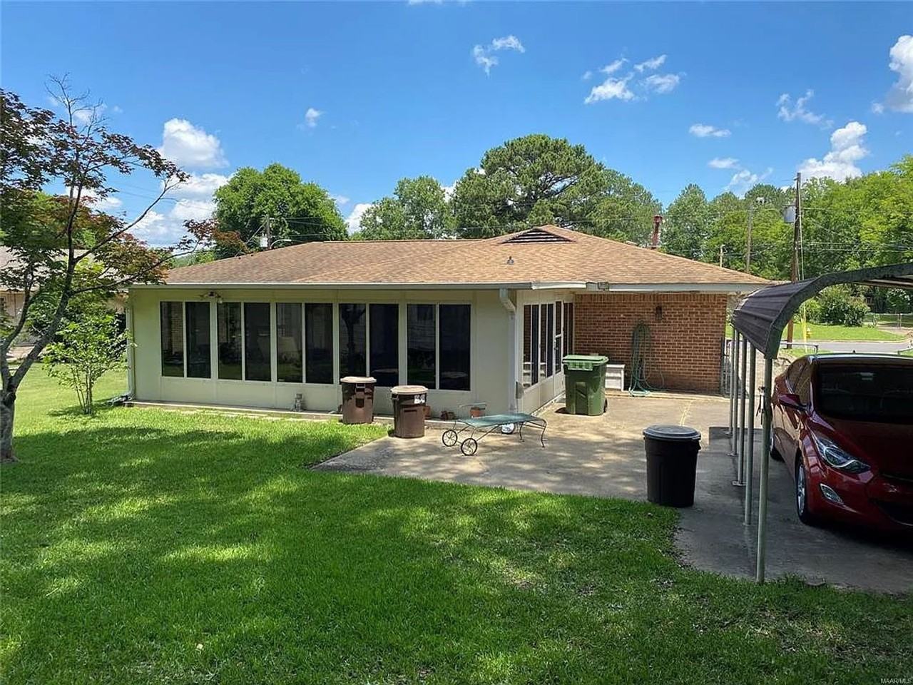 915 Queensbury Dr - Photo 3 of 3