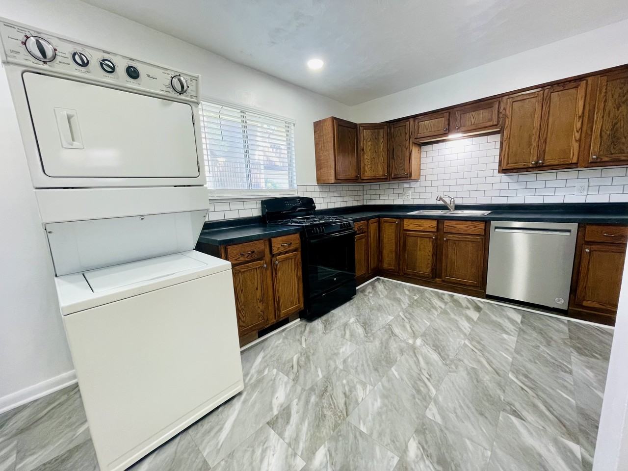 908 S Crutcher Ave #B - Photo 5 of 11